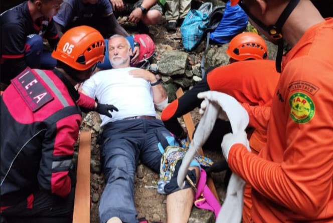 WNA Belanda Jatuh di air terjun lombongo