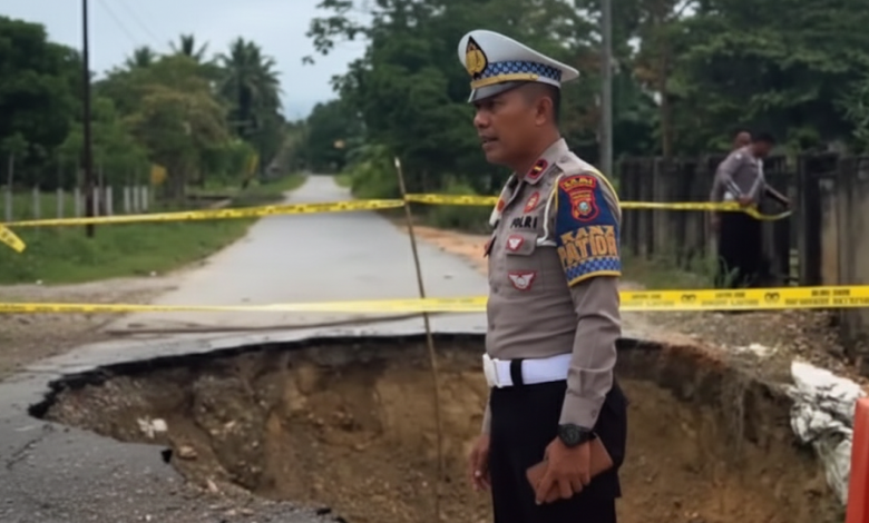 Longsor di Konawe Selatan ptutus jalan